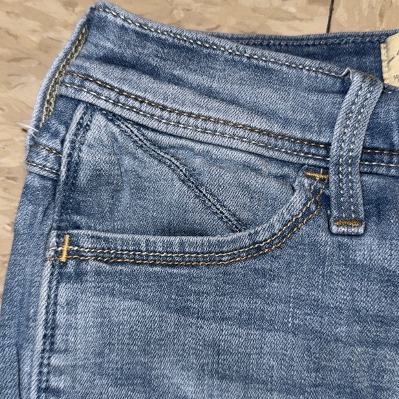 Hollister Distressed Denim High Rise Short-Short in Medium Indigo size 1 (25w) - Picture 3 of 16